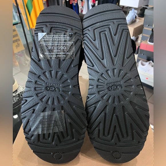 NEW UGG Skylah 1008145 Black Leather Fur Lined Boots - Picture 8 of 9